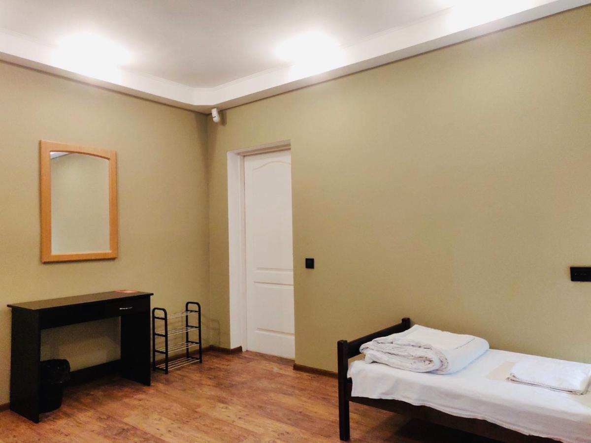 Pallet Hostel Kiev Bagian luar foto